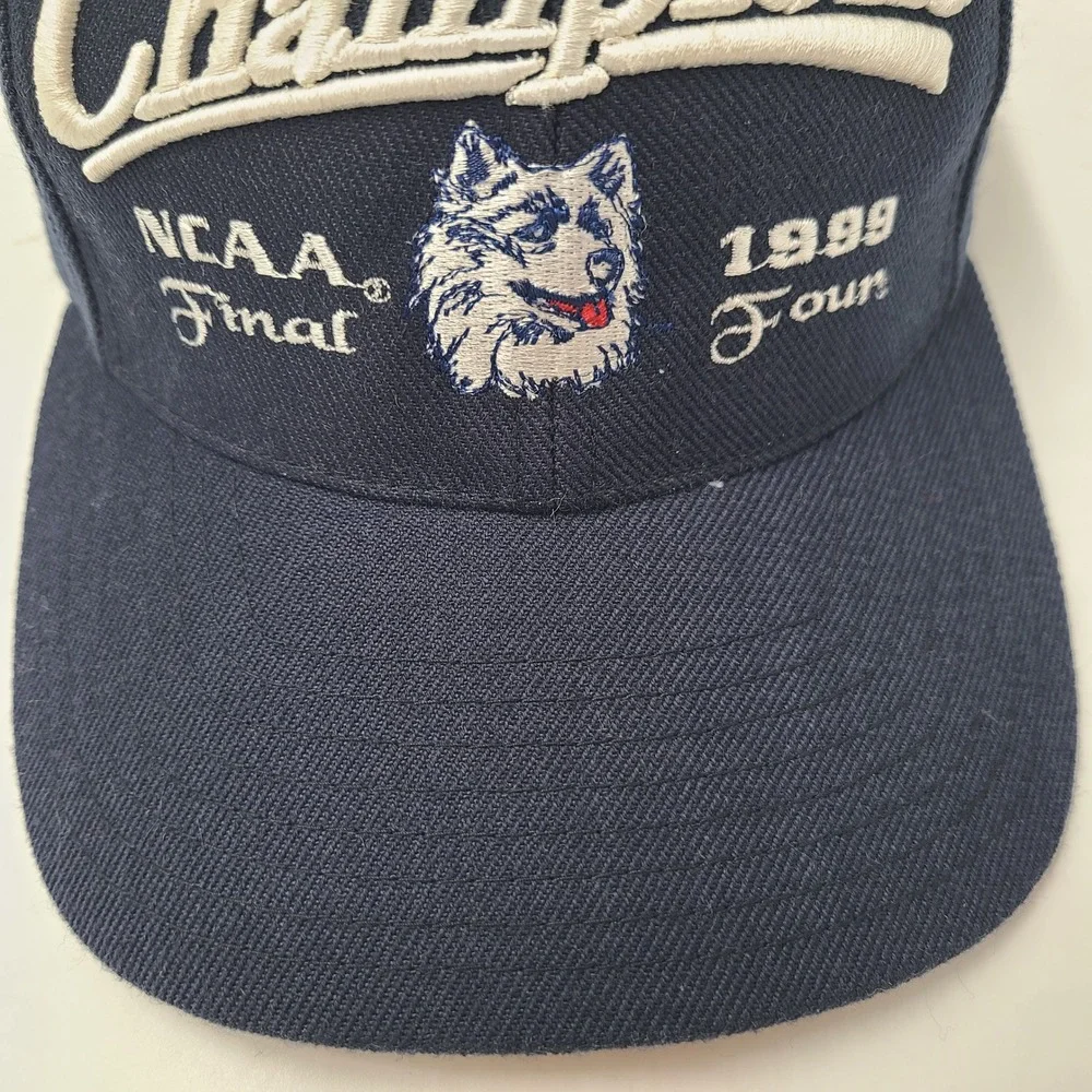Vintage UConn Huskies Hat Snapback (Fits Small) Blue NCAA 1999 Final Four Logo